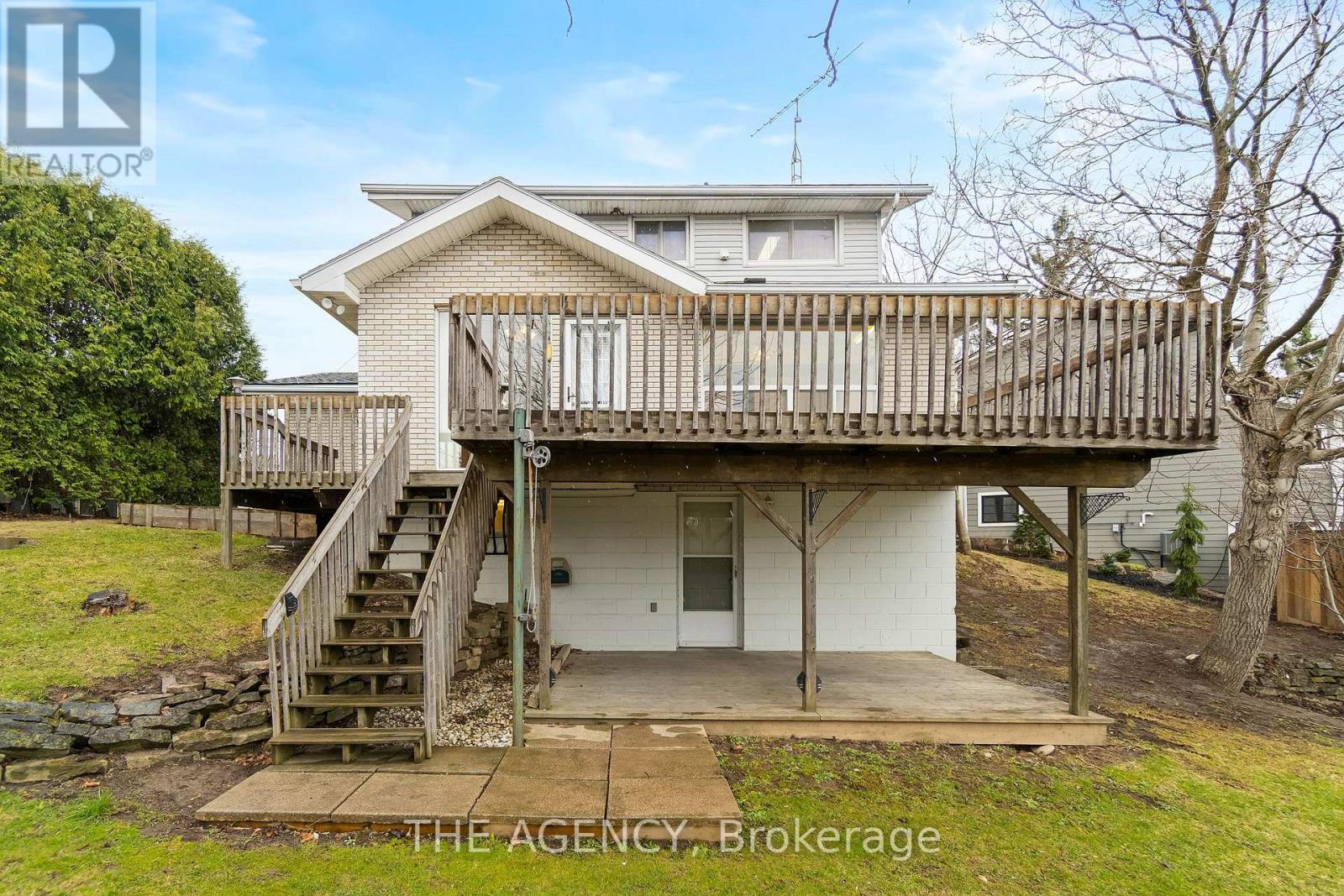 36 BUCKINGHAM DRIVE - 44