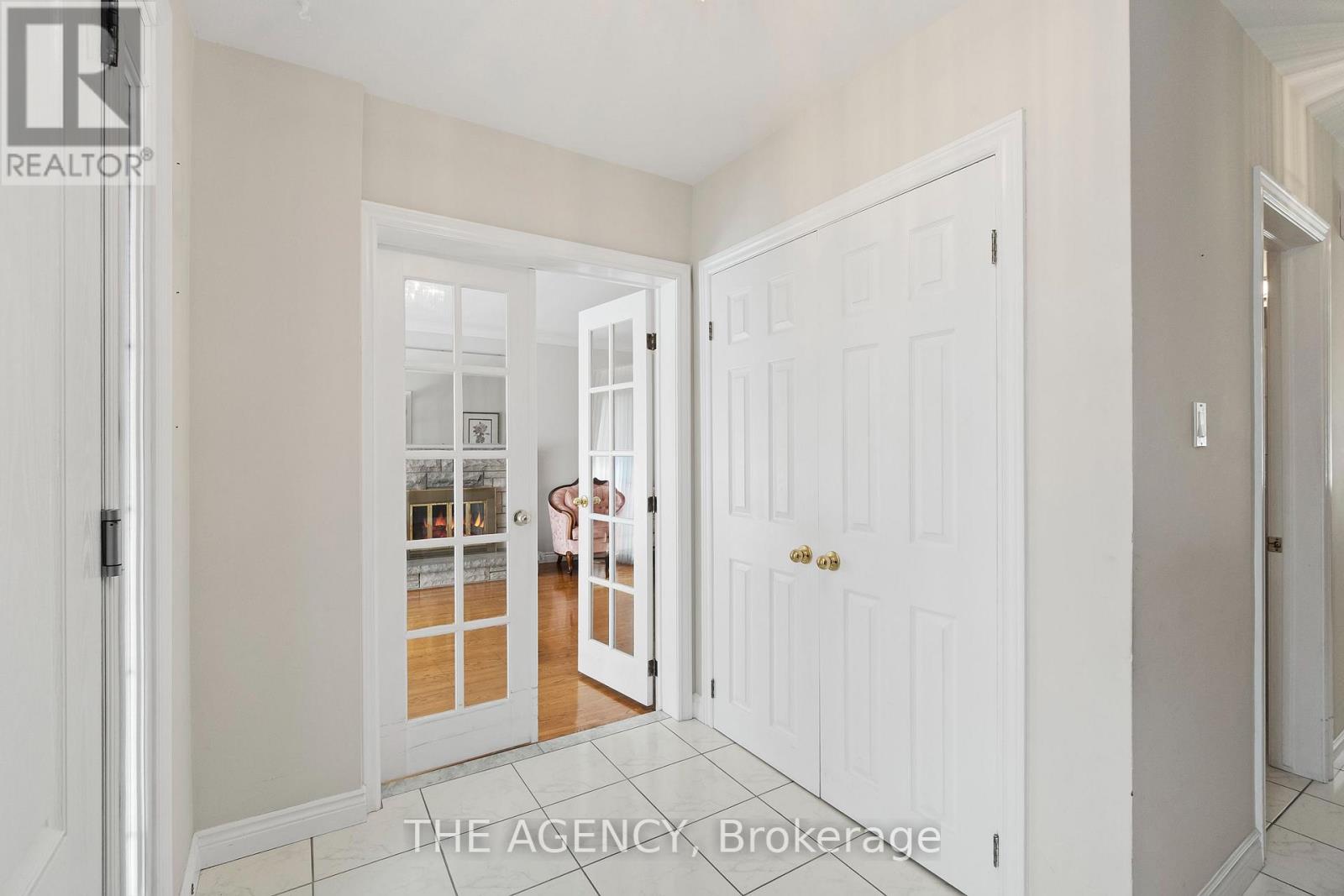 36 BUCKINGHAM DRIVE - 5