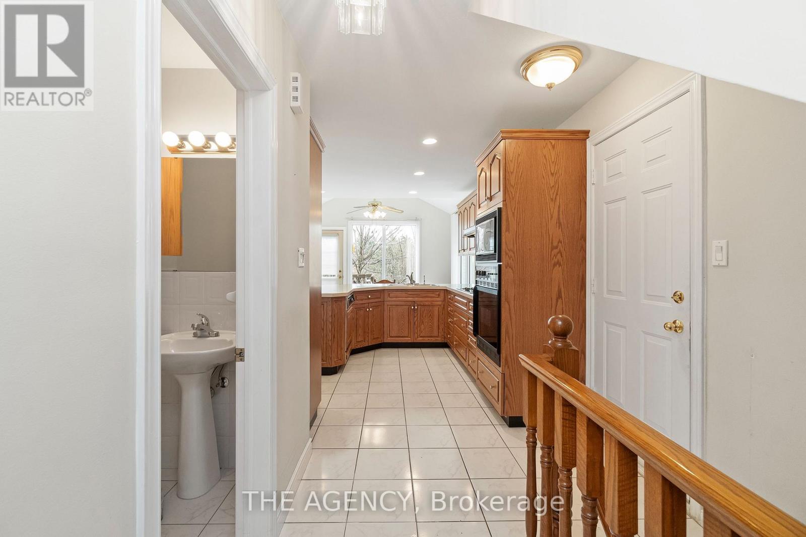 36 BUCKINGHAM DRIVE - 6