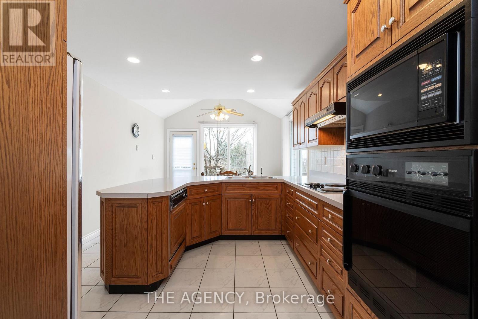 36 BUCKINGHAM DRIVE - 9