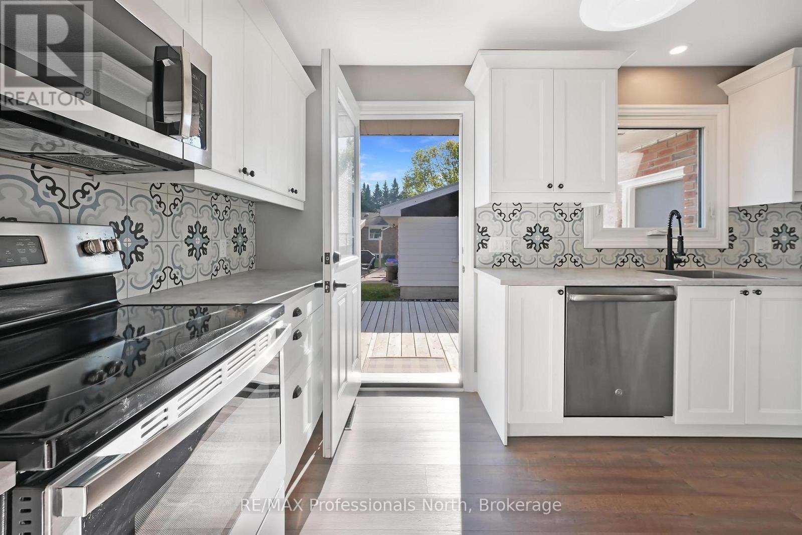 162 HILLSIDE DRIVE - 11