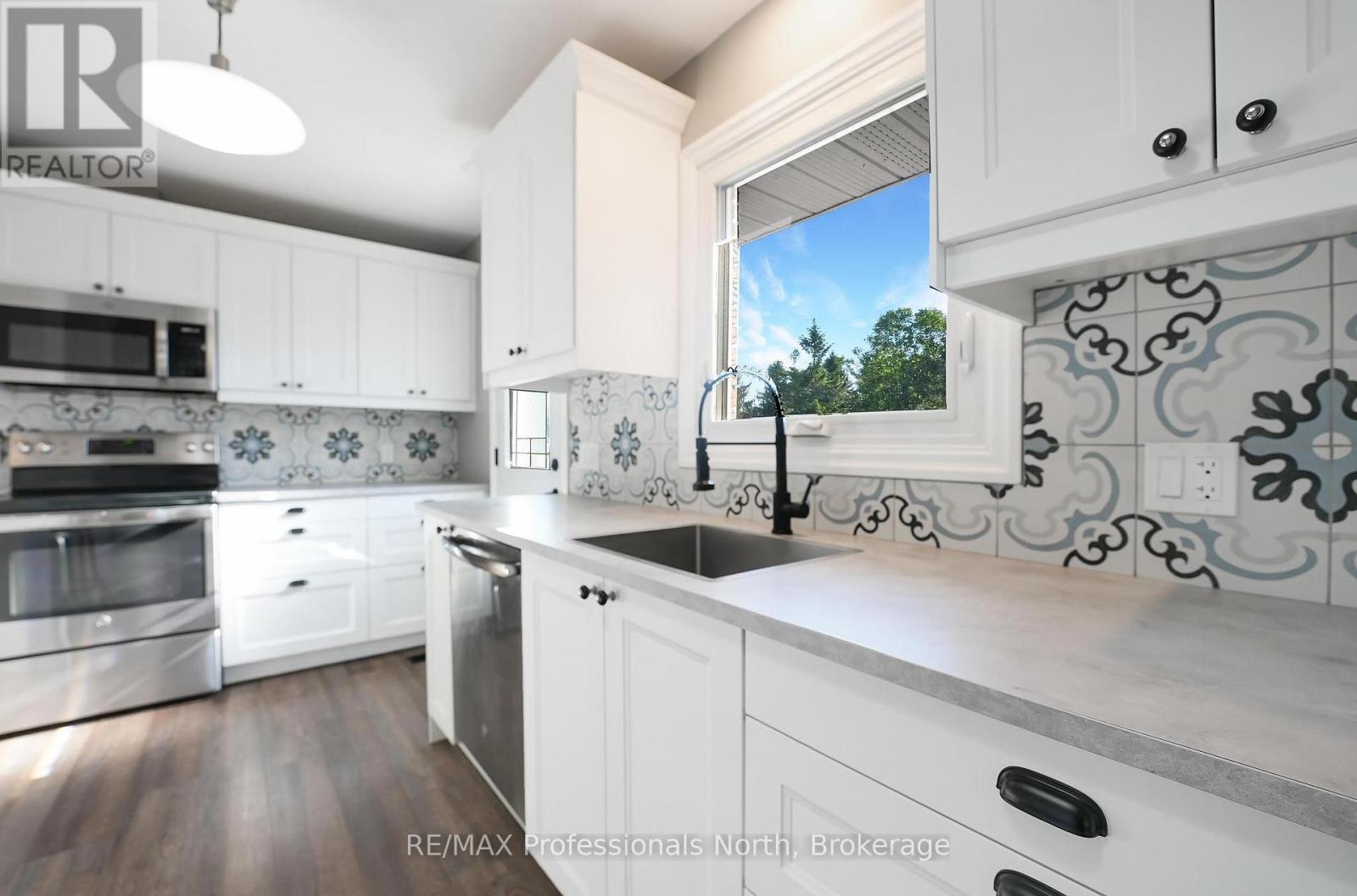 162 HILLSIDE DRIVE - 12