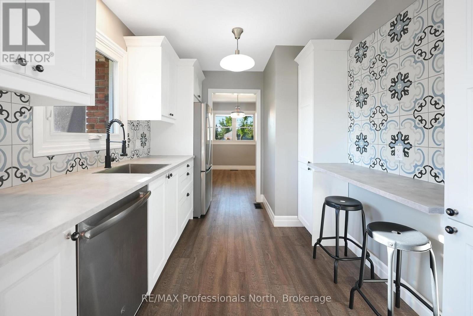 162 HILLSIDE DRIVE - 13