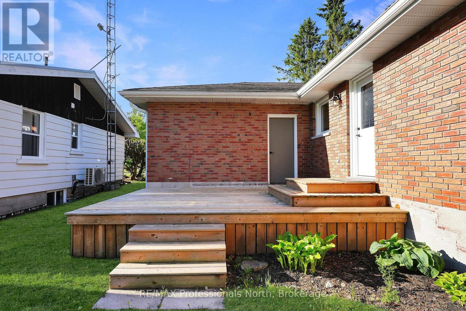 162 HILLSIDE DRIVE - 30