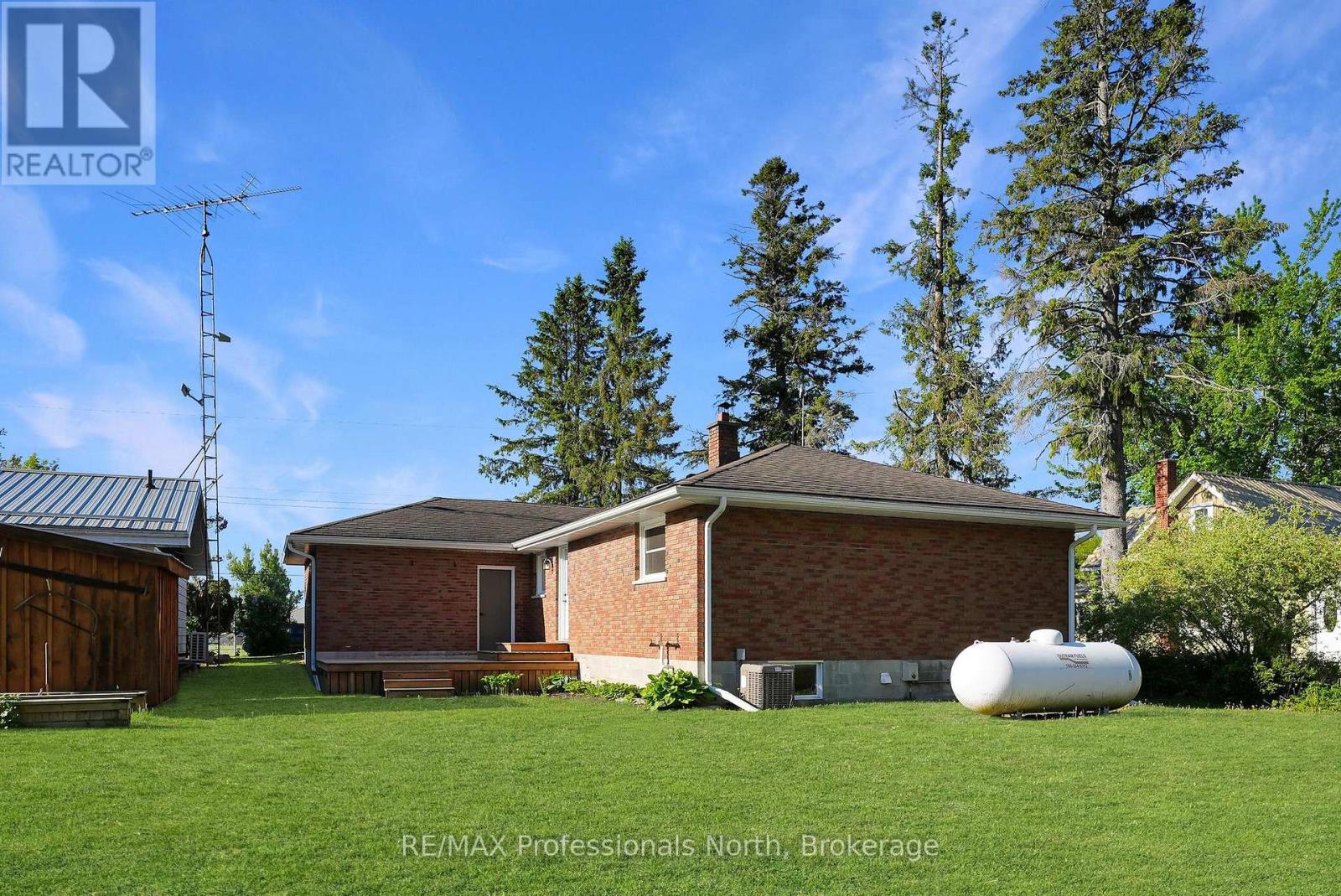 162 HILLSIDE DRIVE - 32
