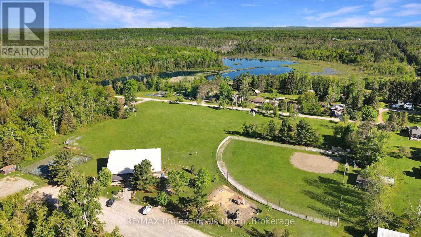 162 HILLSIDE DRIVE - 35