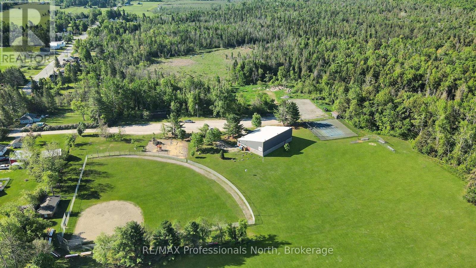 162 HILLSIDE DRIVE - 36