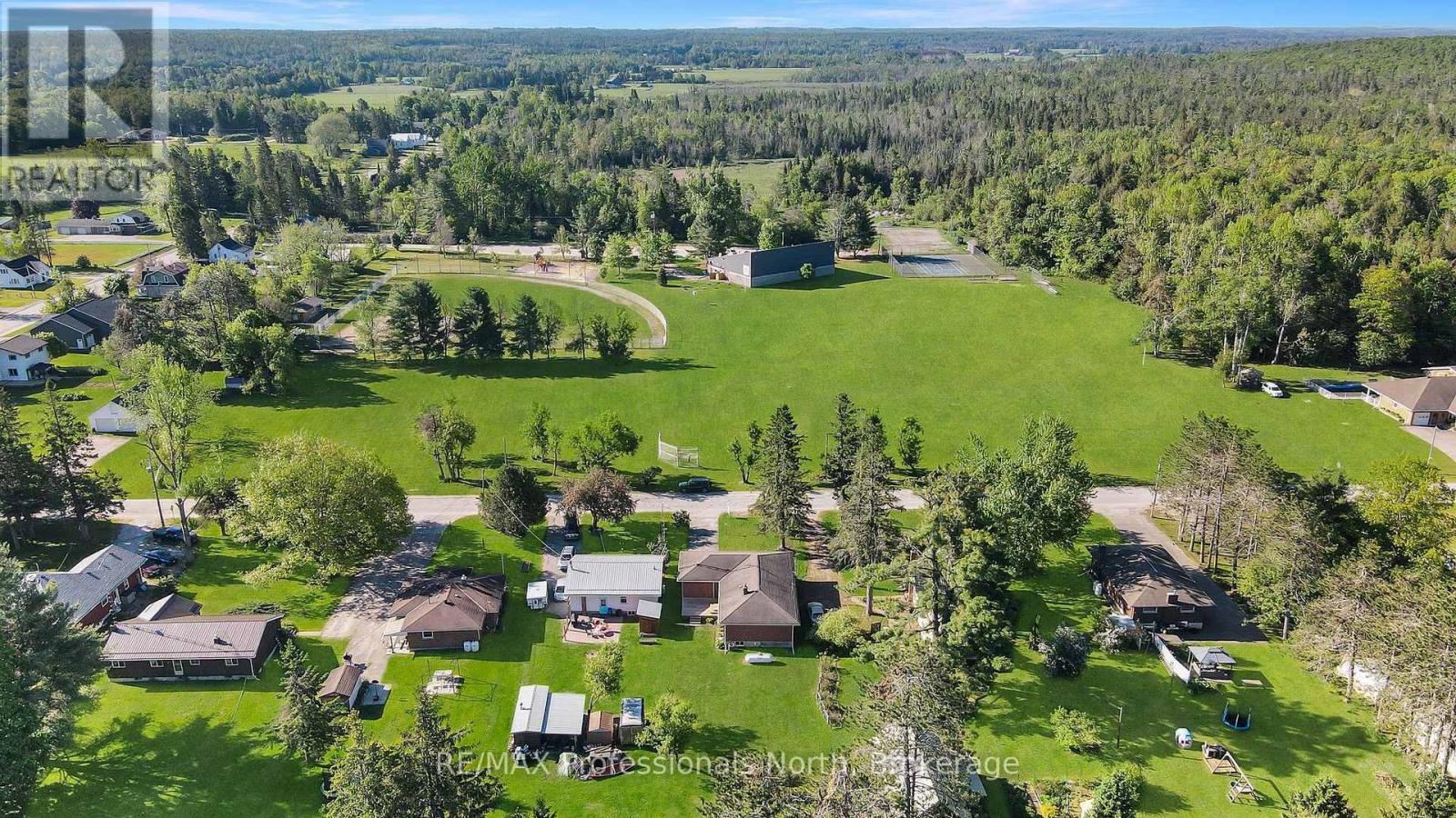 162 HILLSIDE DRIVE - 37