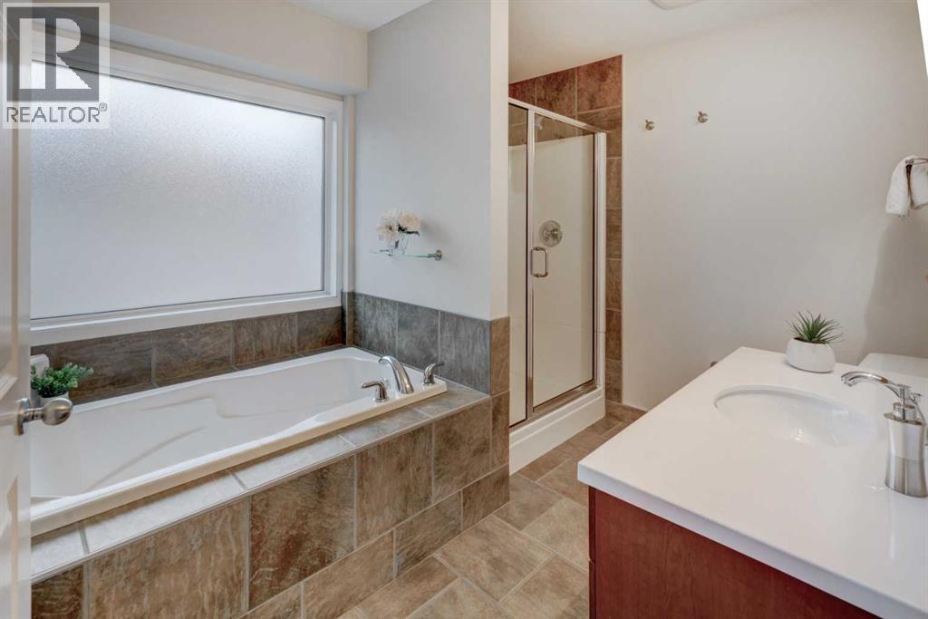 174 Mt Robson Close SE - 20