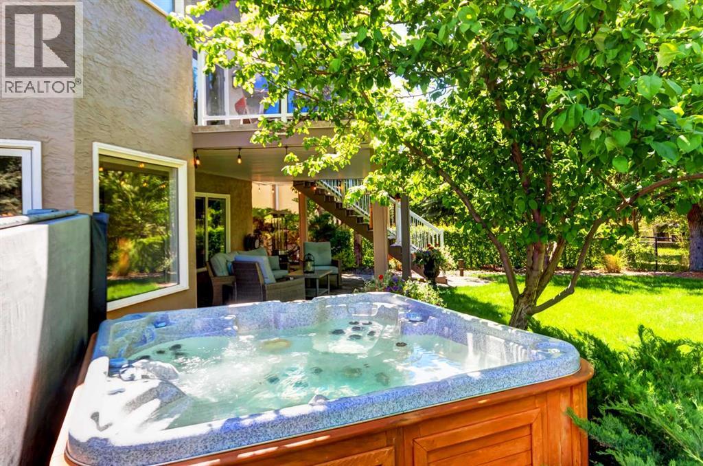 174 Mt Robson Close SE - 32