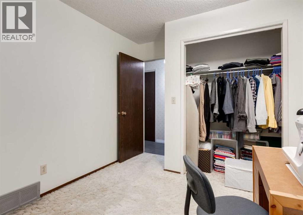 63 Brookpark Crescent SW - 31