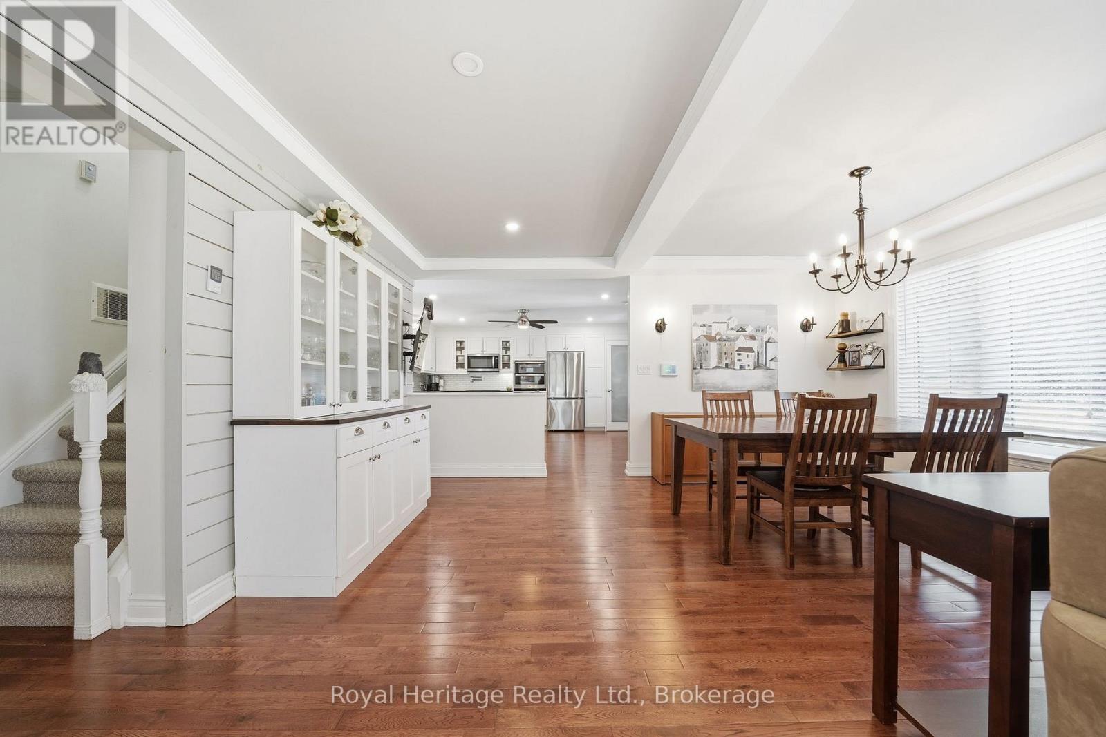 232 FARNHAM ROAD - 17