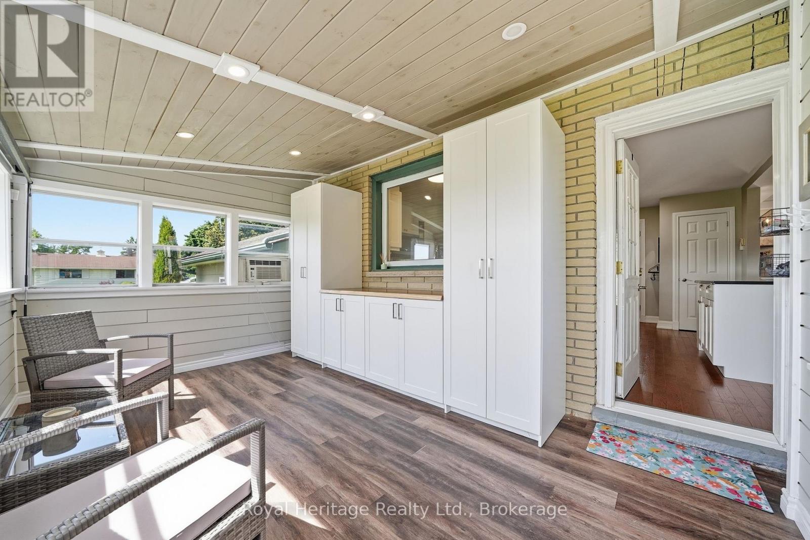 232 FARNHAM ROAD - 19