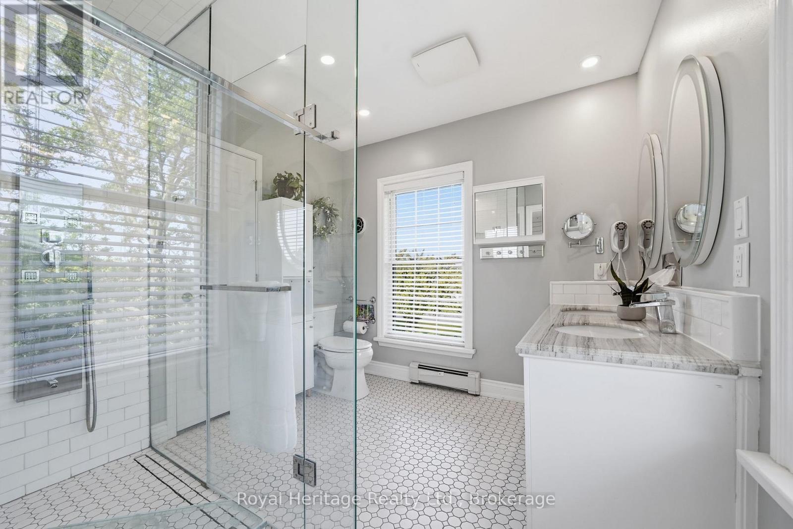 232 FARNHAM ROAD - 24