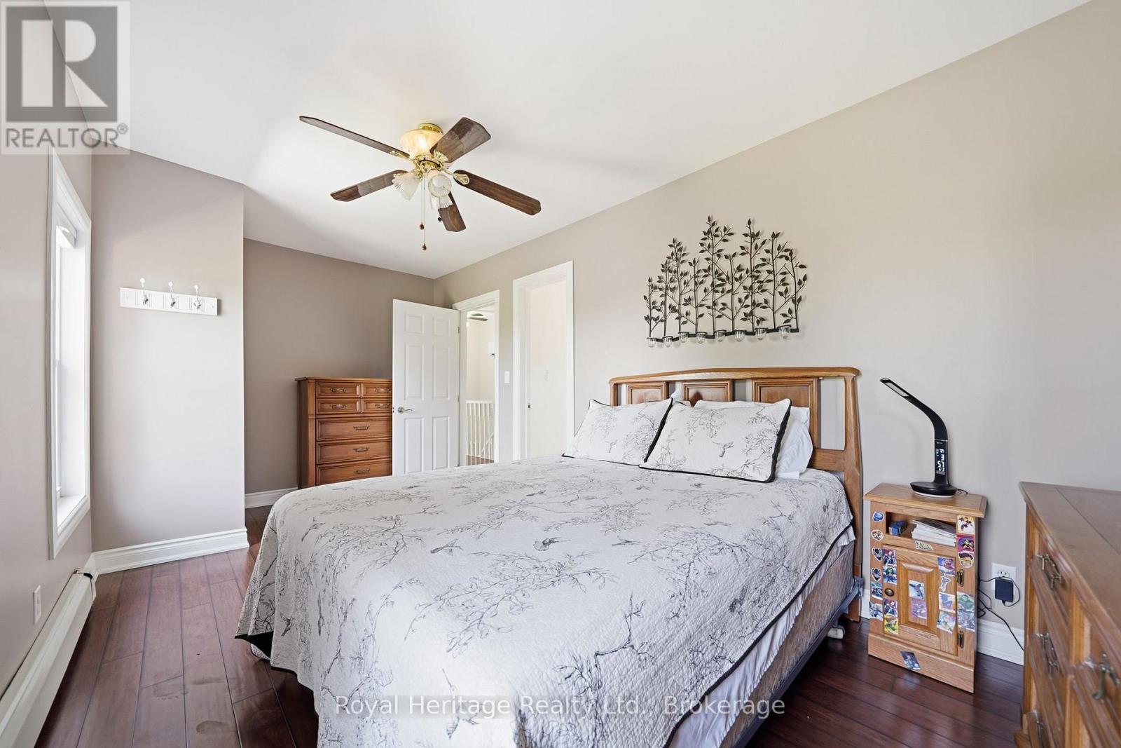 232 FARNHAM ROAD - 31