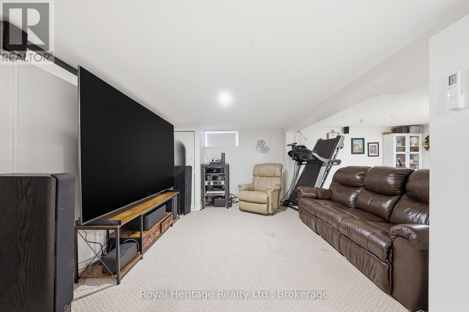 232 FARNHAM ROAD - 35