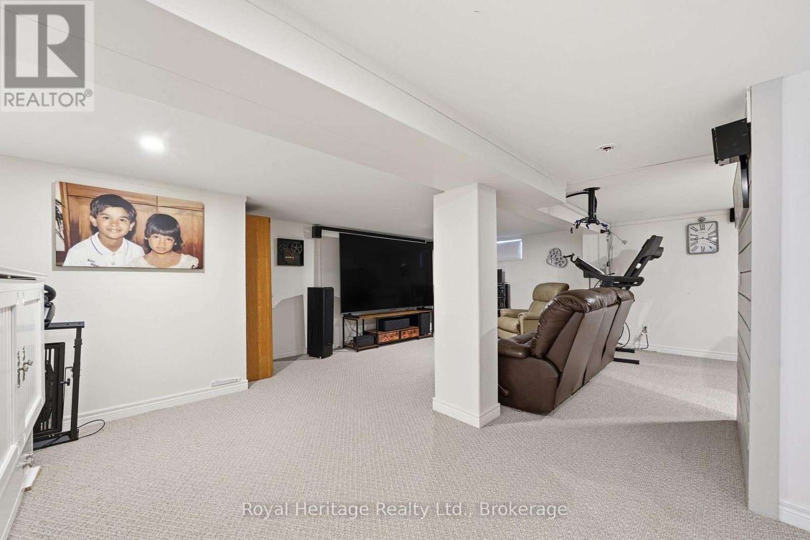 232 FARNHAM ROAD - 36