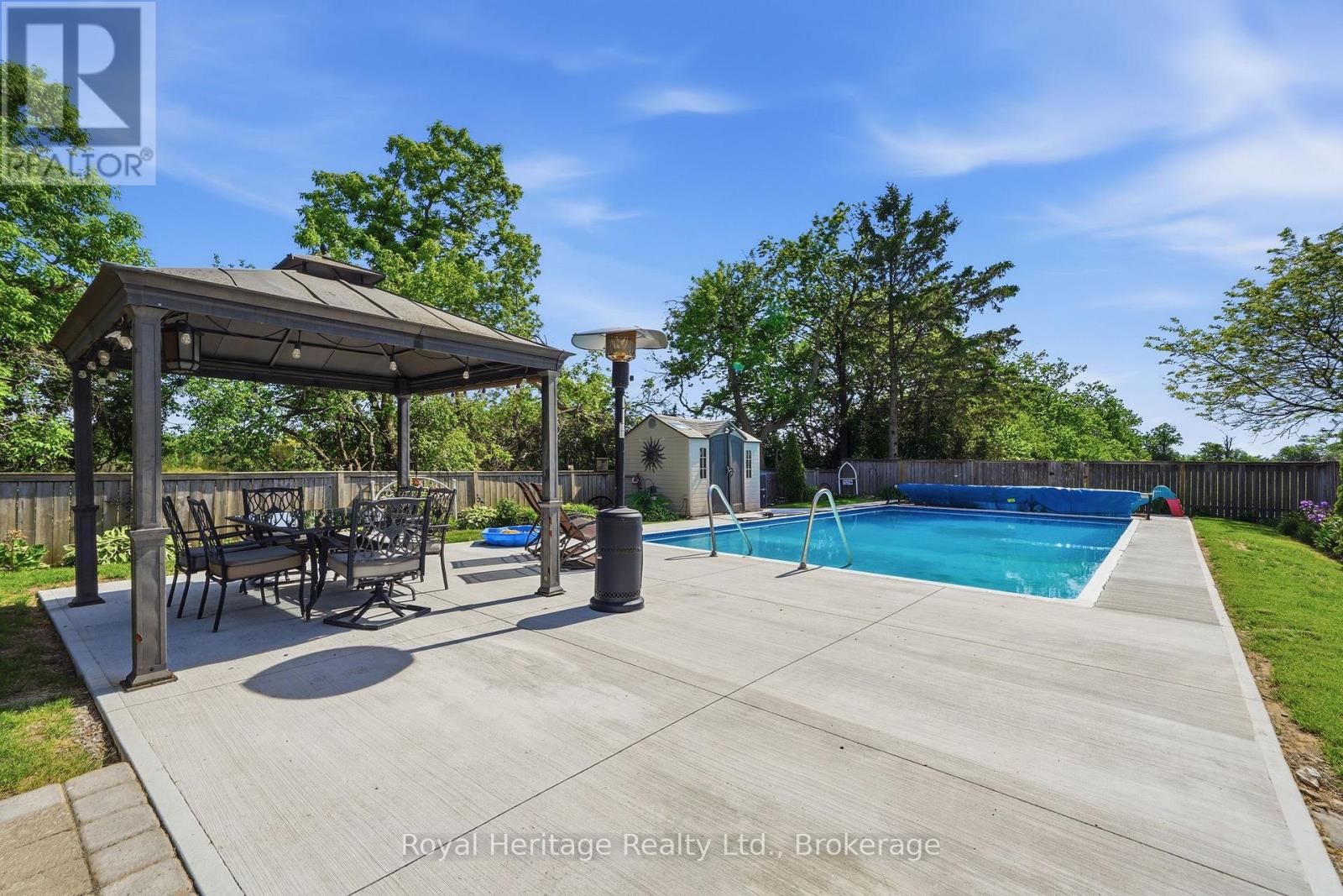 232 FARNHAM ROAD - 39