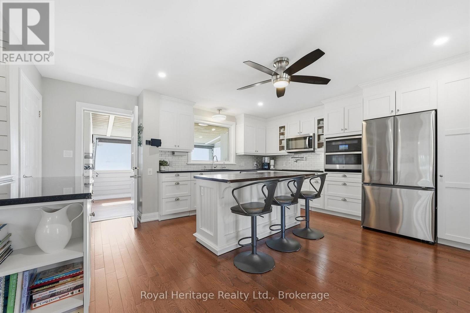 232 FARNHAM ROAD - 9