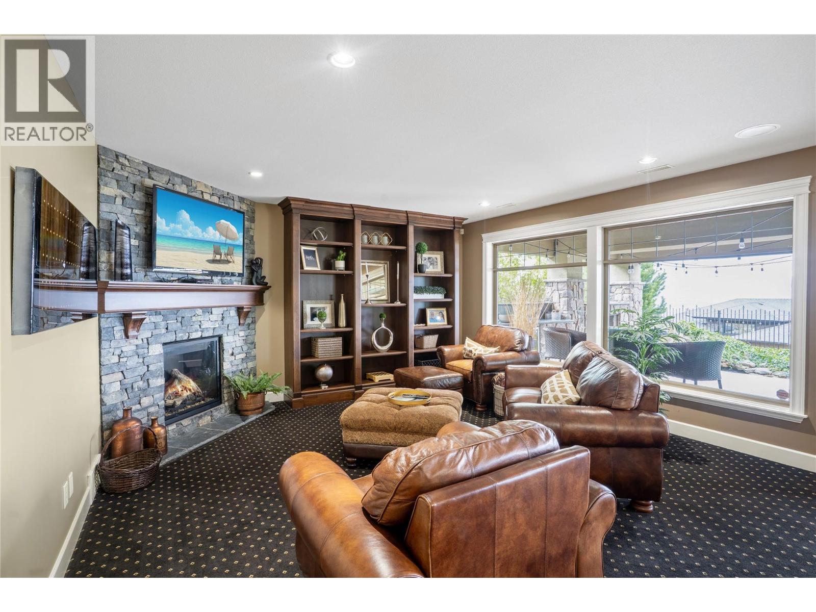 990 Hewetson Avenue - 45