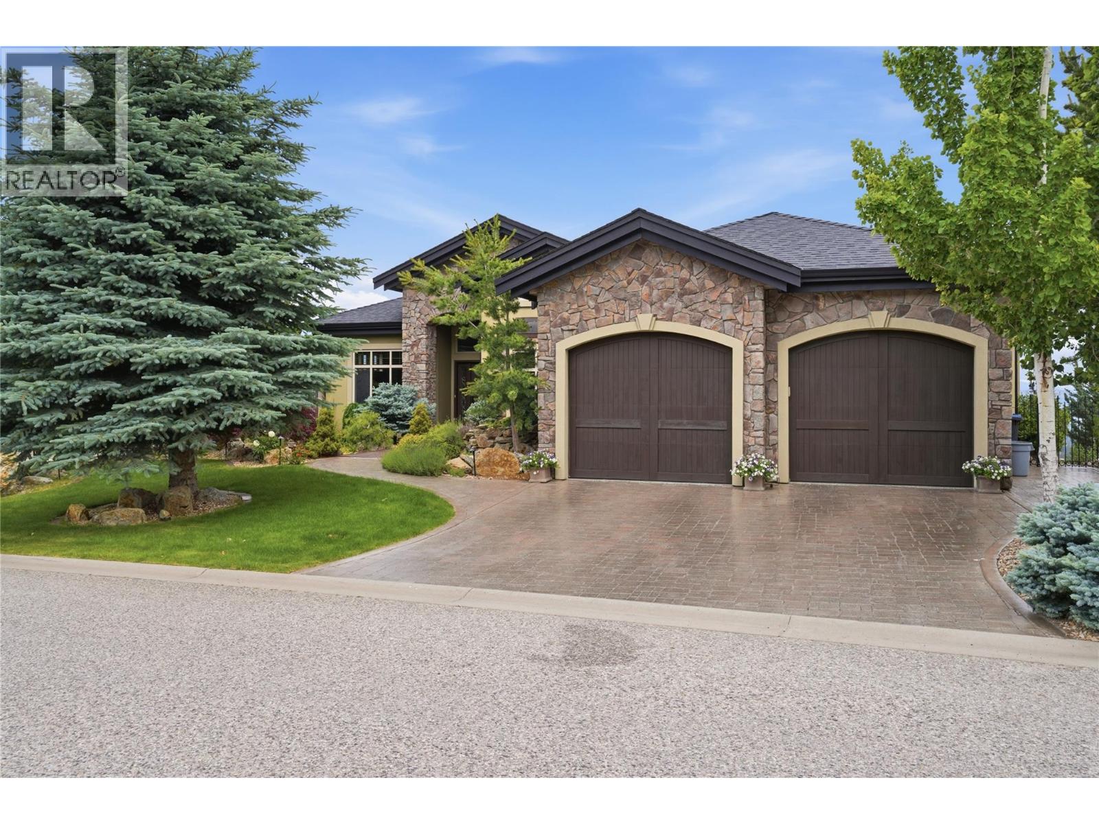 990 Hewetson Avenue - 1