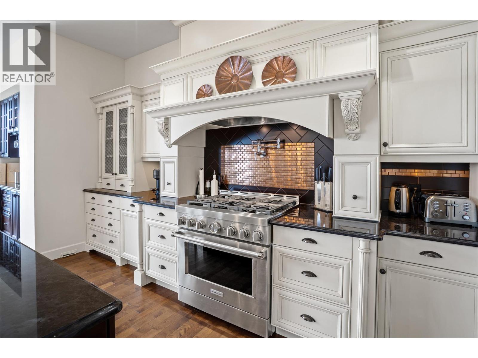  990 Hewetson Avenue, Kelowna