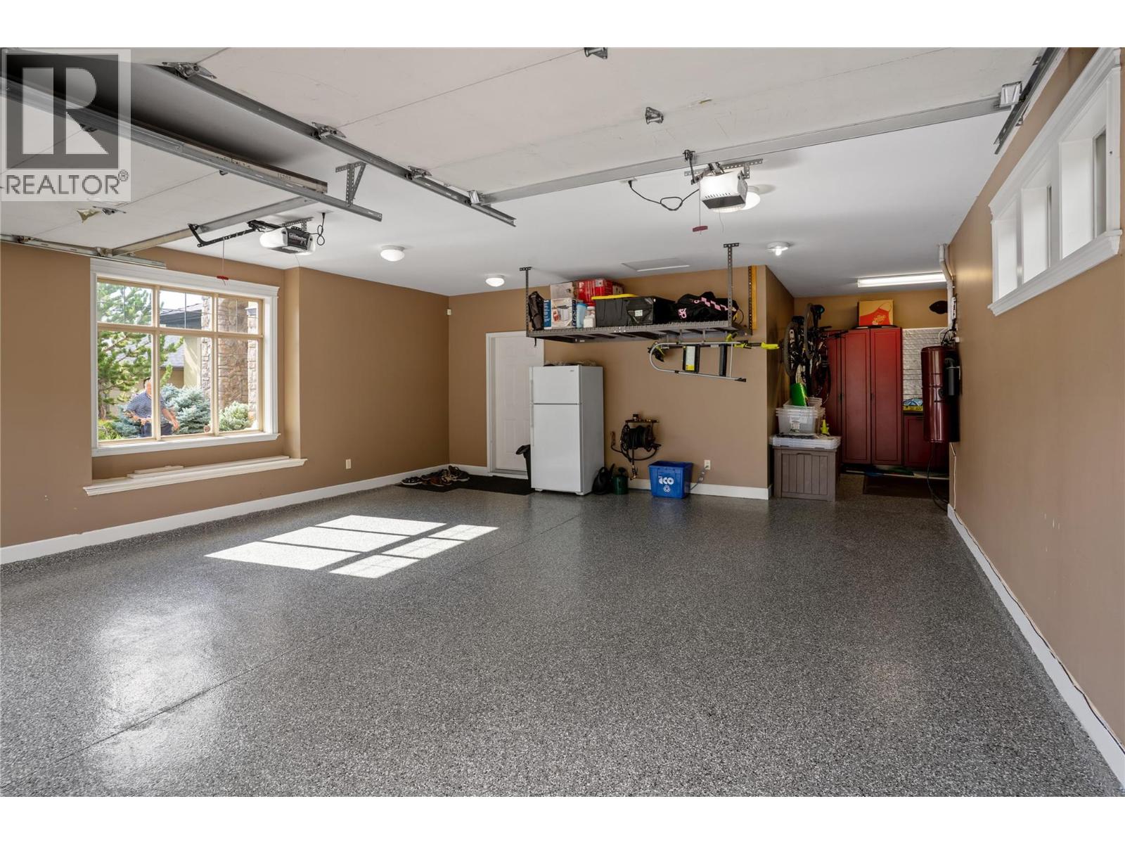 990 Hewetson Avenue - 49