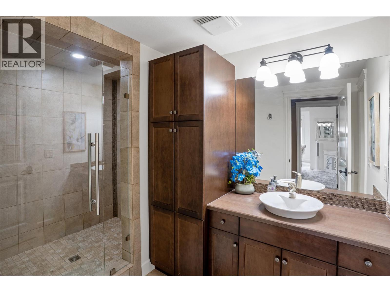  990 Hewetson Avenue, Kelowna