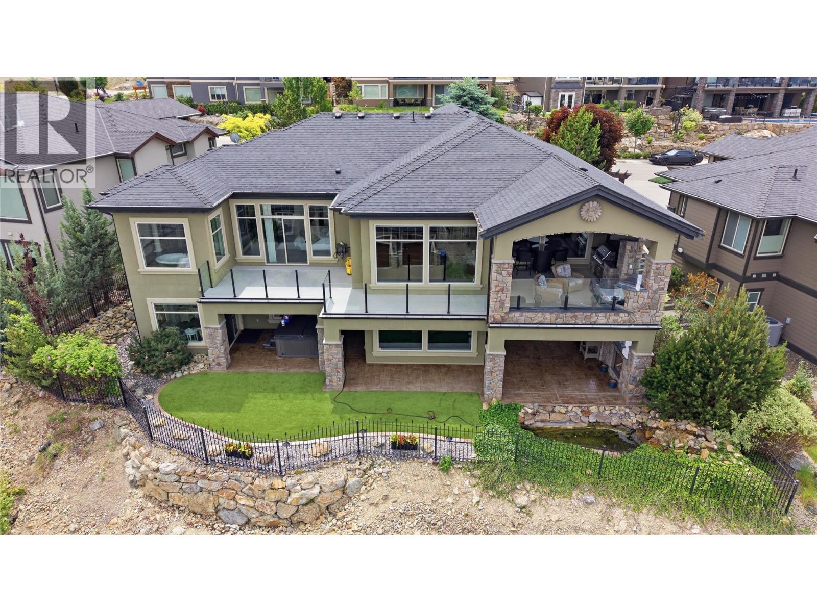 990 Hewetson Avenue - 52