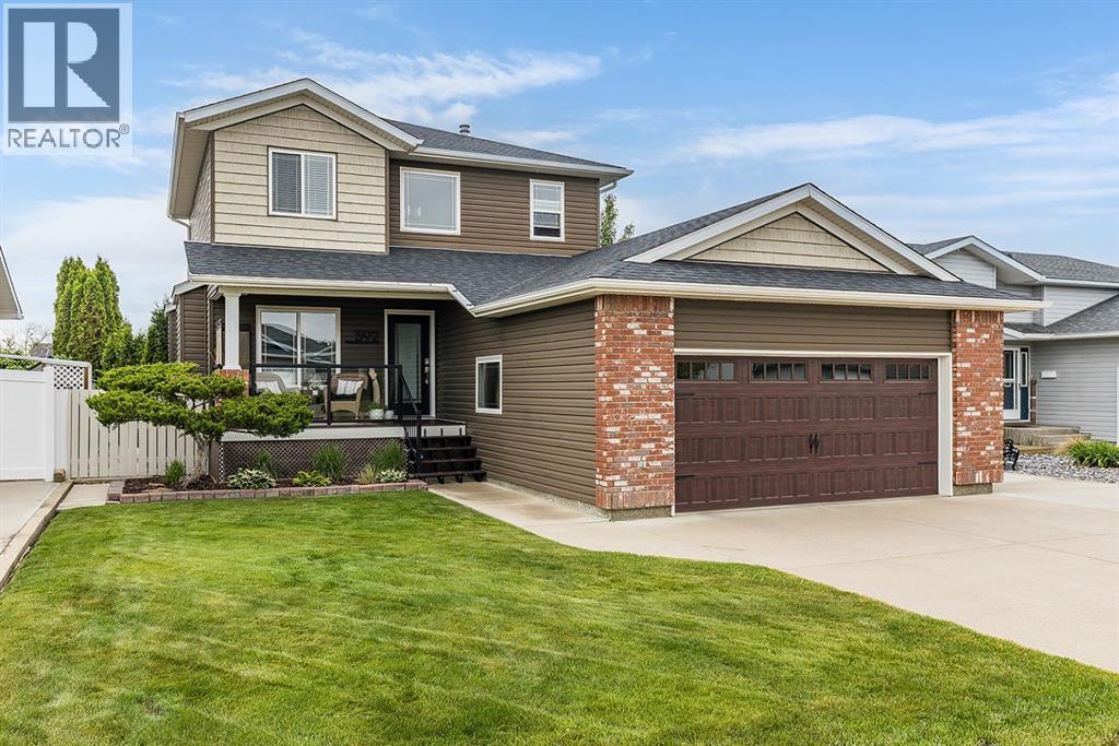 592 Hemingway Crescent NE - 1