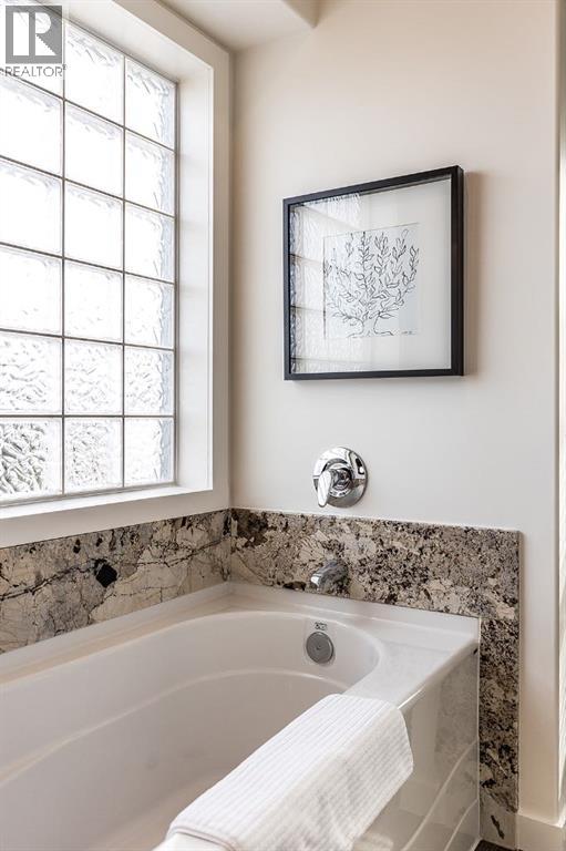592 Hemingway Crescent NE - 32