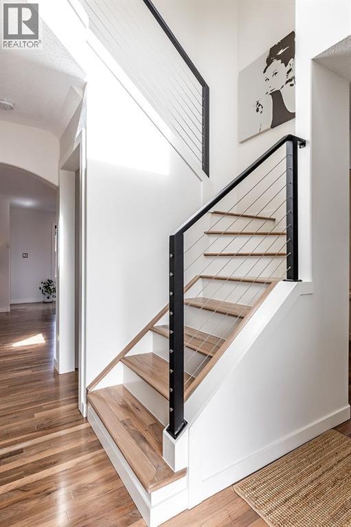 592 Hemingway Crescent NE - 4