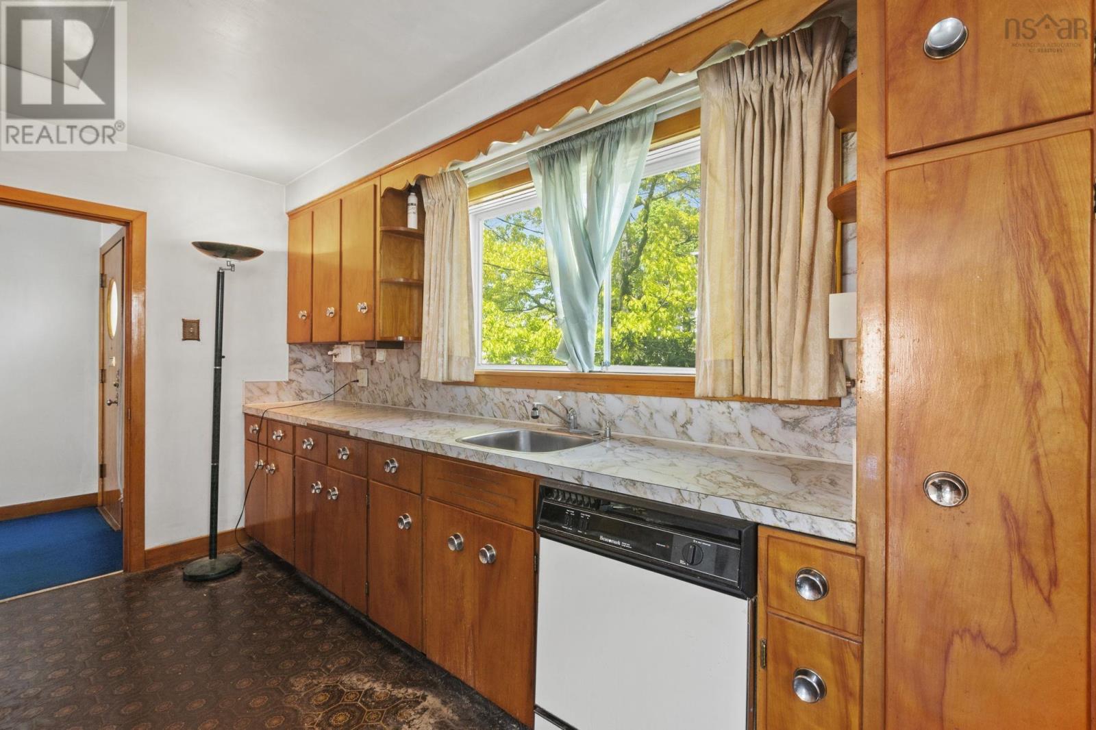 5880 Livingstone Street - 15