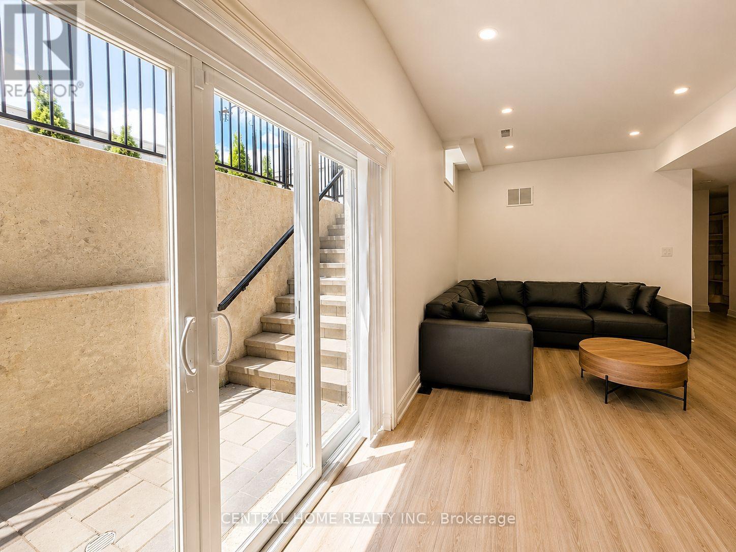 33 JAMES STOKES COURT - 42