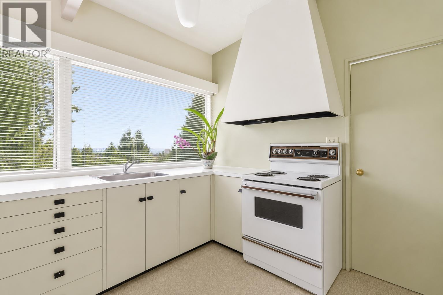 195 NORMANBY CRESCENT, West Vancouver