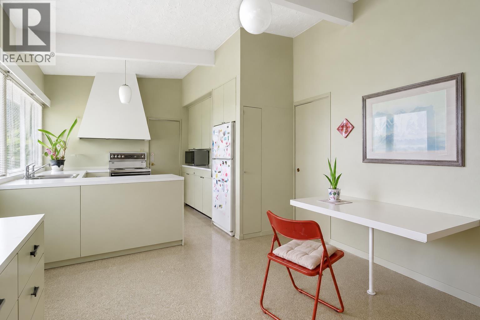 195 NORMANBY CRESCENT, West Vancouver