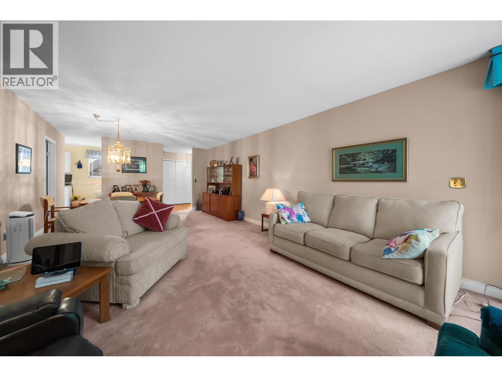 904 ROCHE POINT DRIVE — photo 3