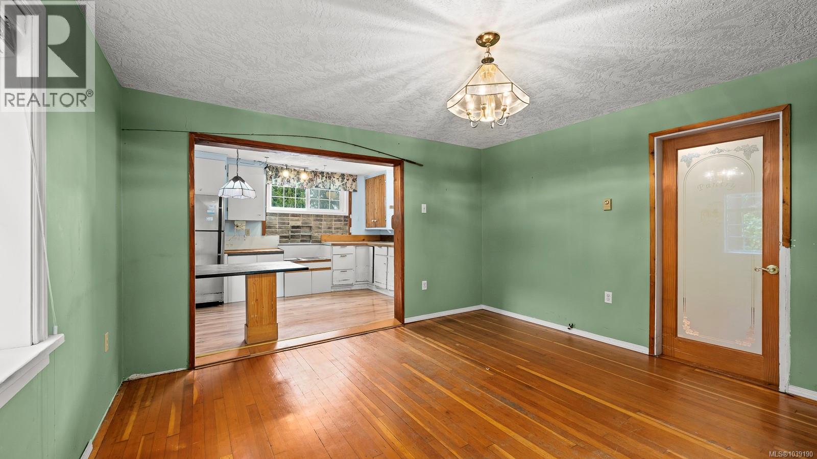 3351 Crescent St - 8