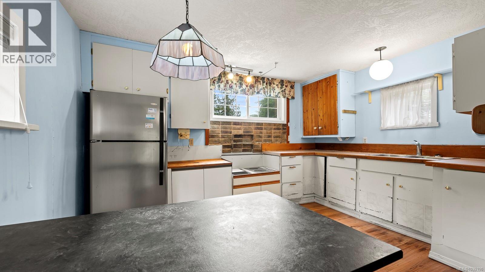 3351 Crescent St - 9