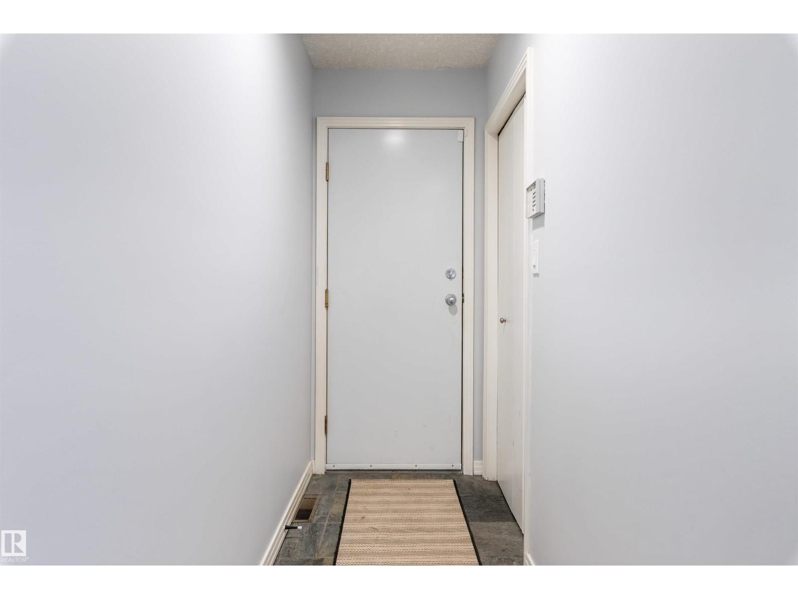 10 EVEREST CR — photo 34
