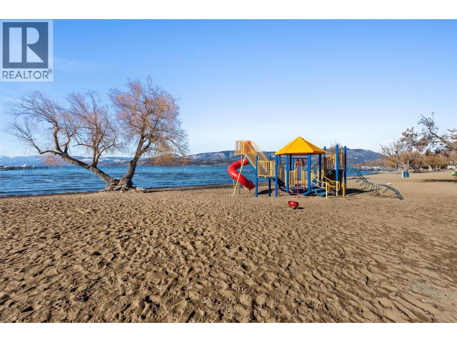 #18 3756 Lakeshore Road - 27
