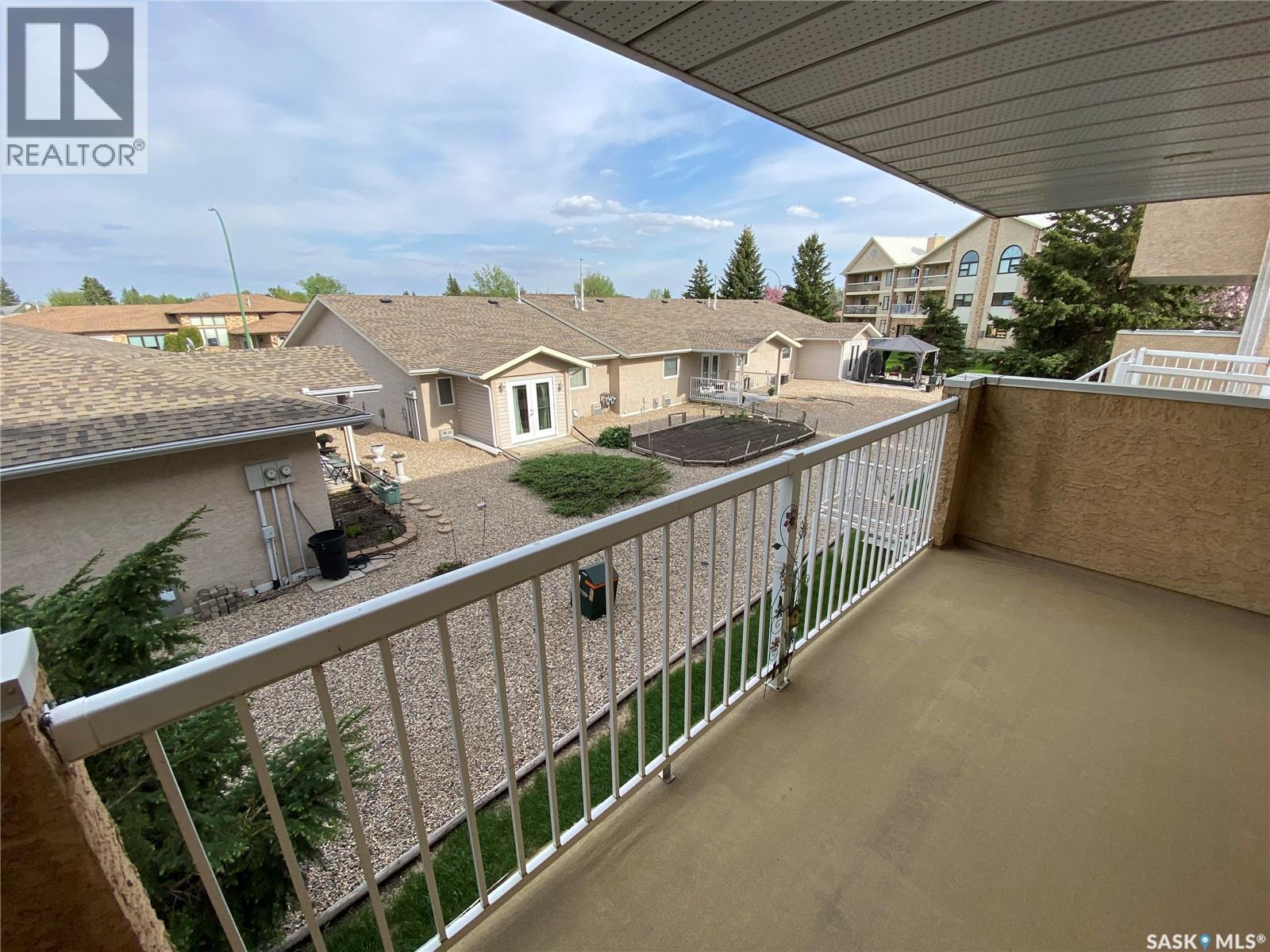 #203 57 Russell DRIVE - 12