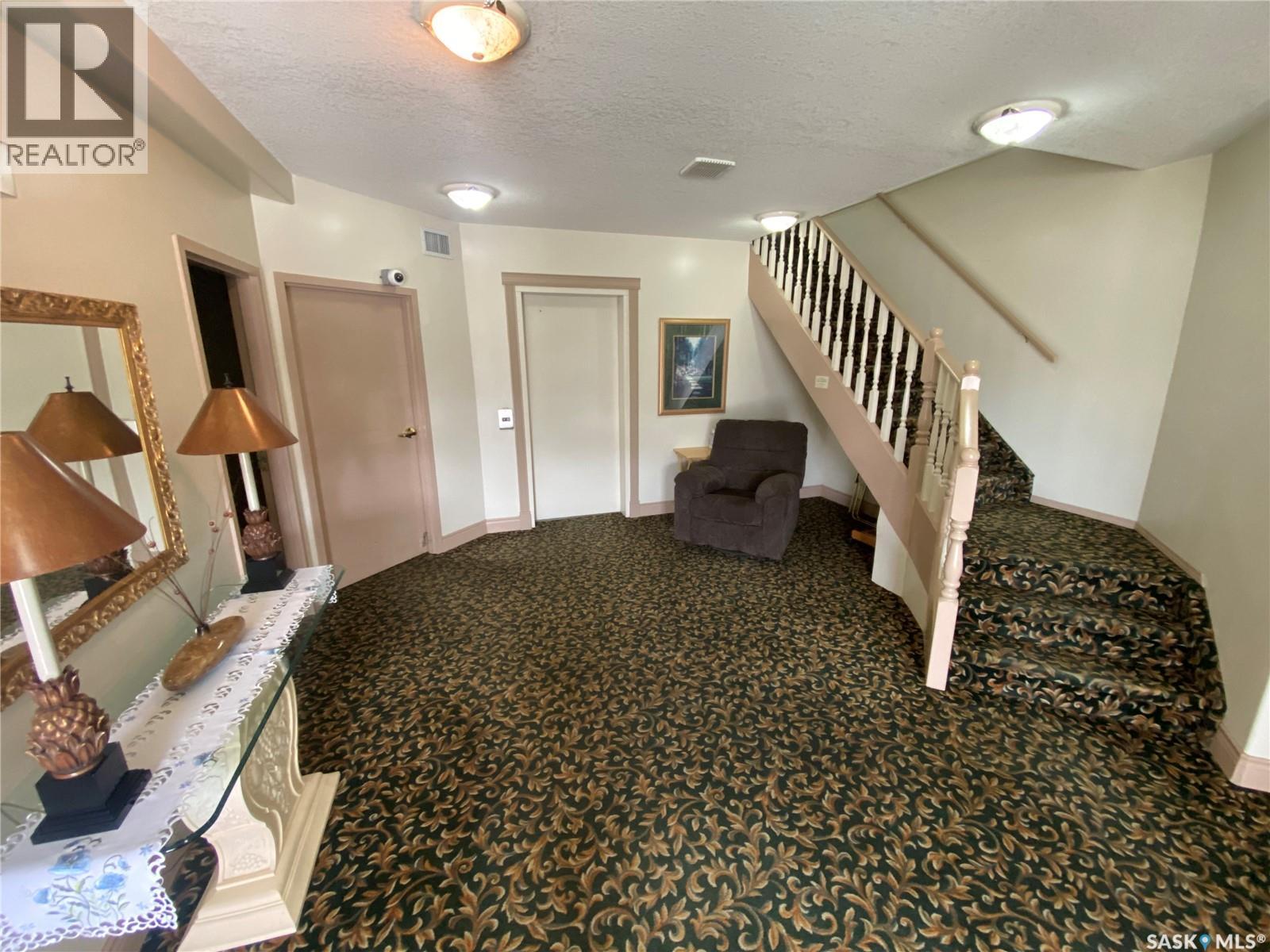 #203 57 Russell DRIVE - 16