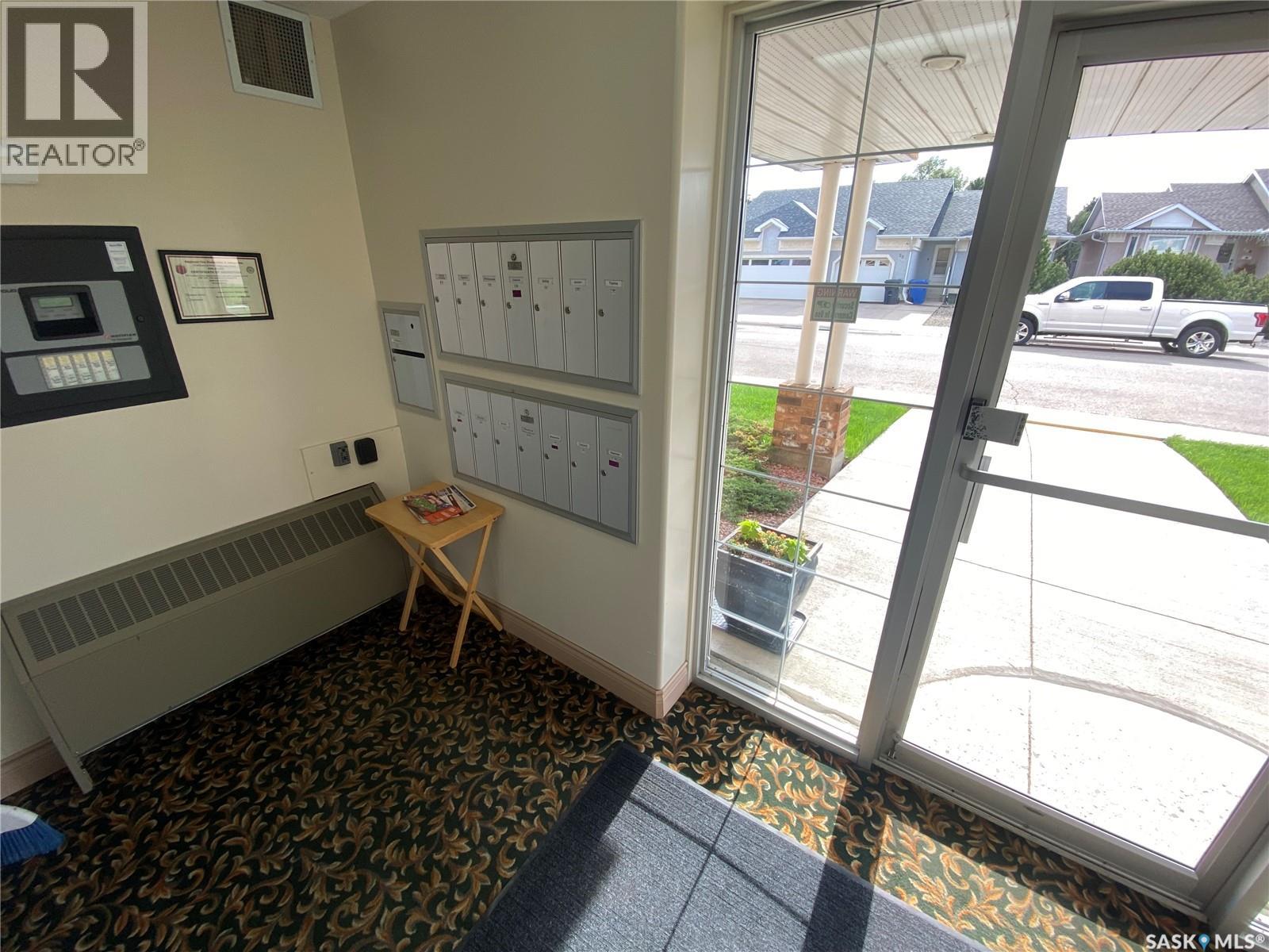 #203 57 Russell DRIVE - 19