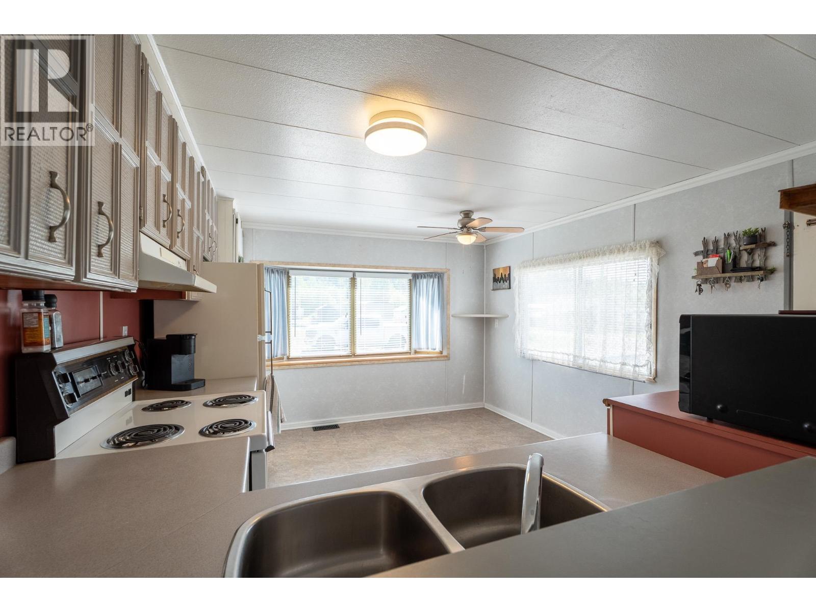 Dining room of 10 8680 CASTLE ROAD · Prince George, BC