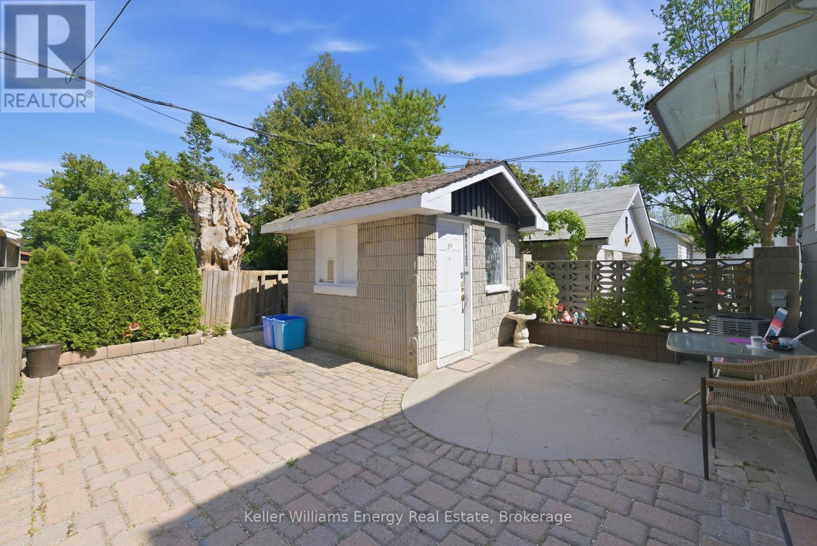 327 ALBERT STREET - 32