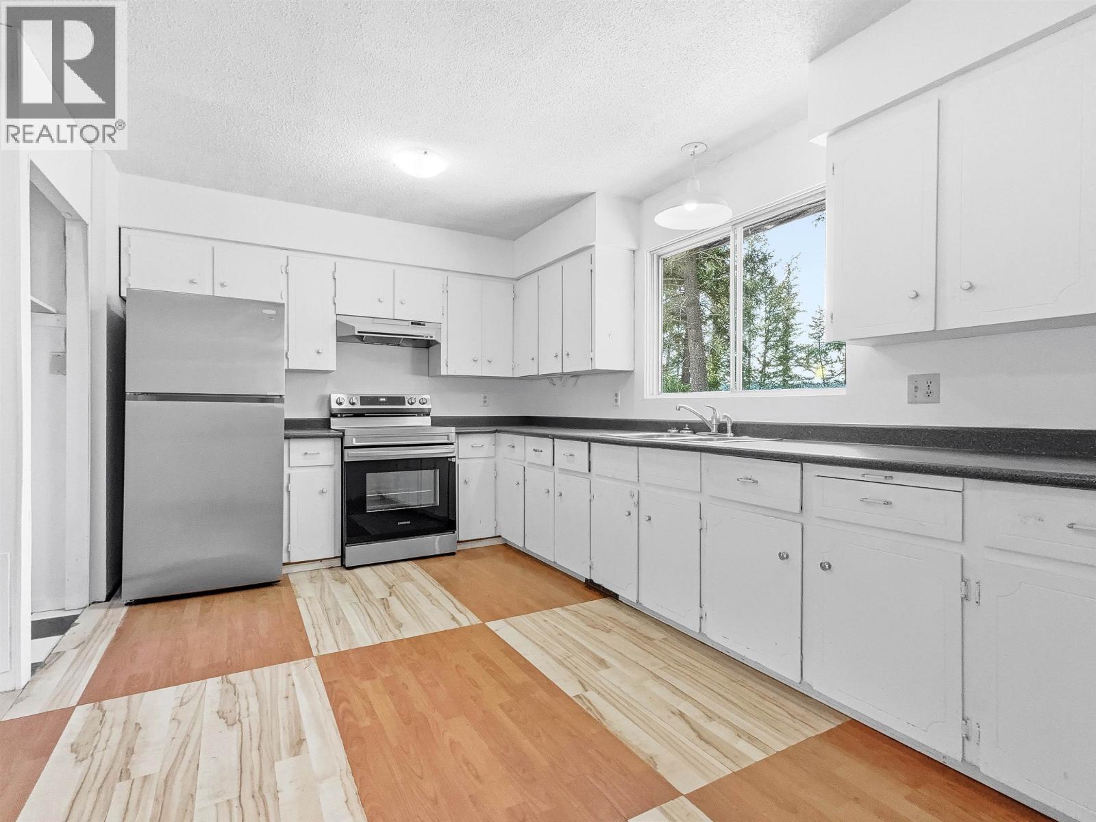 1215 12TH AVENUE - 6