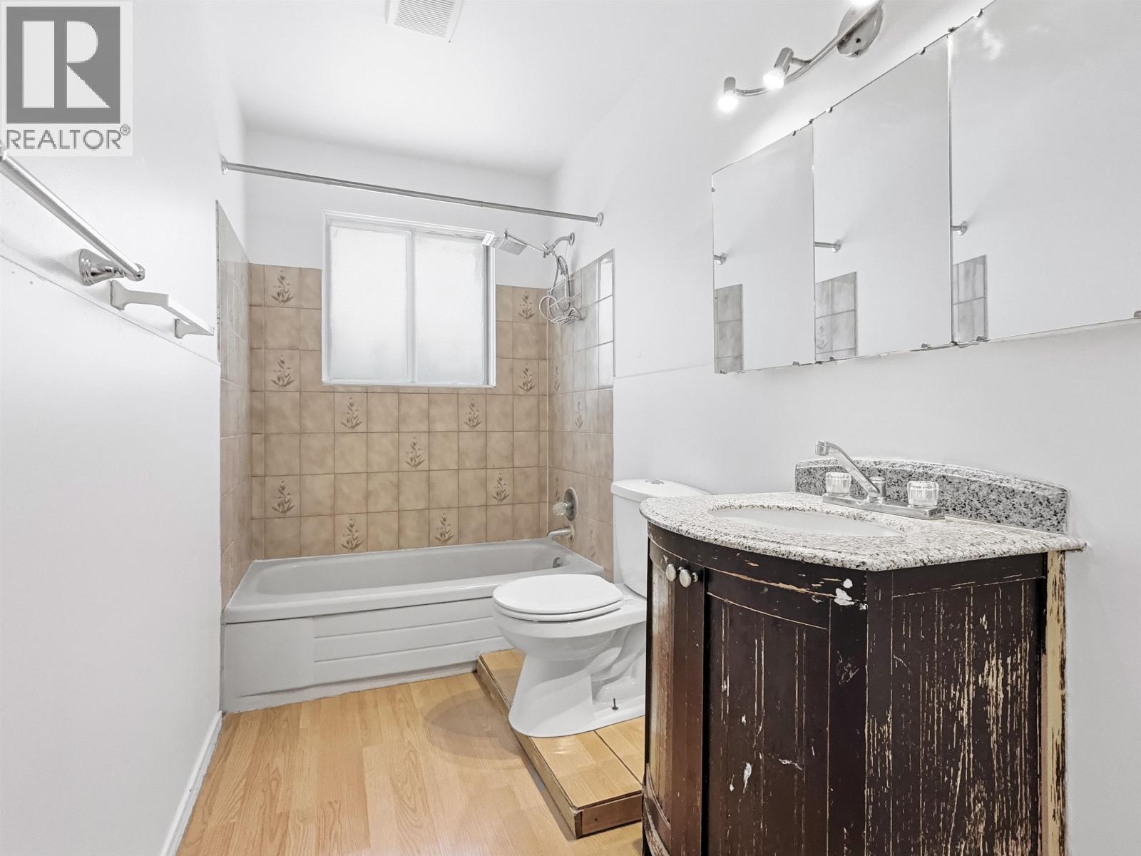 1215 12TH AVENUE - 8