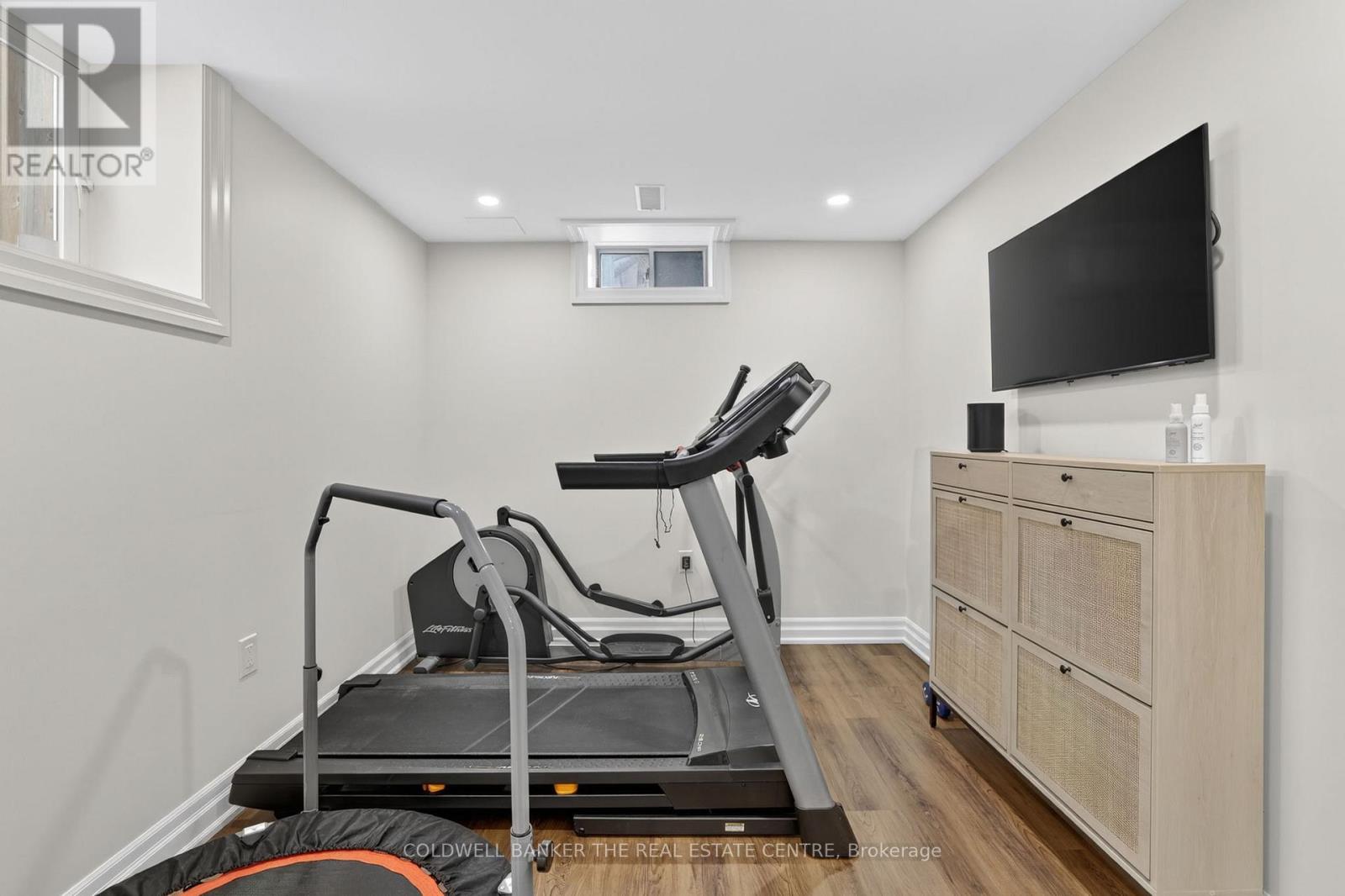 721 DILLMAN AVENUE - 33