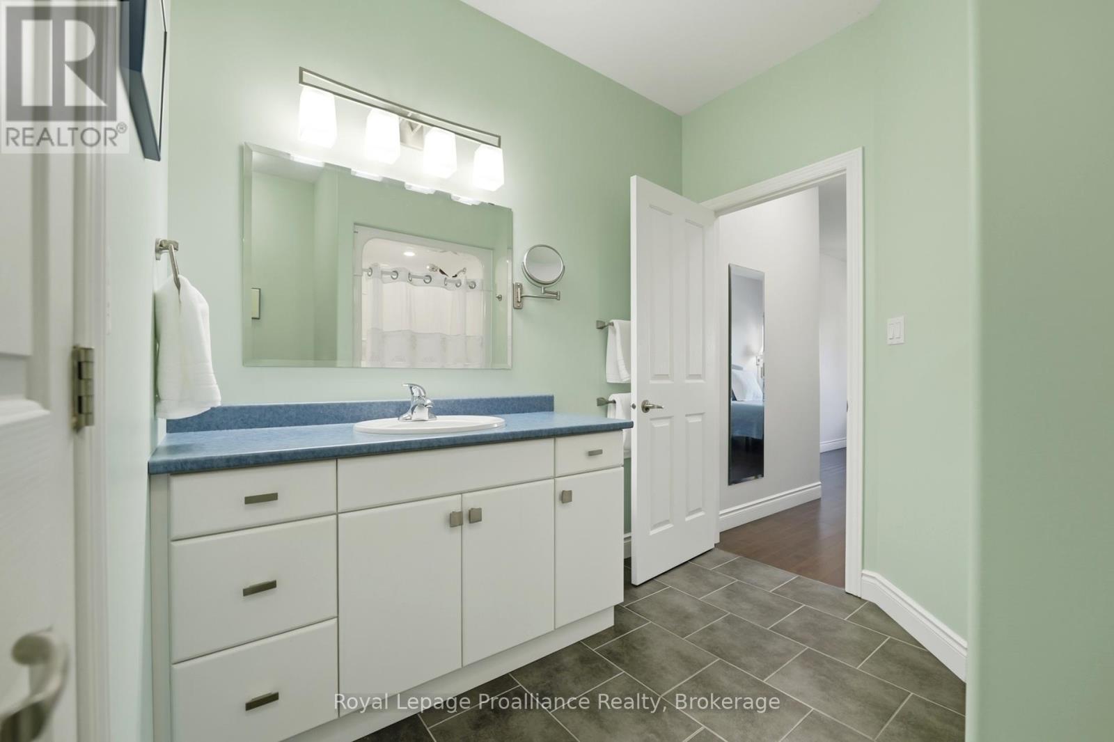 17 HANOVER COURT - 12